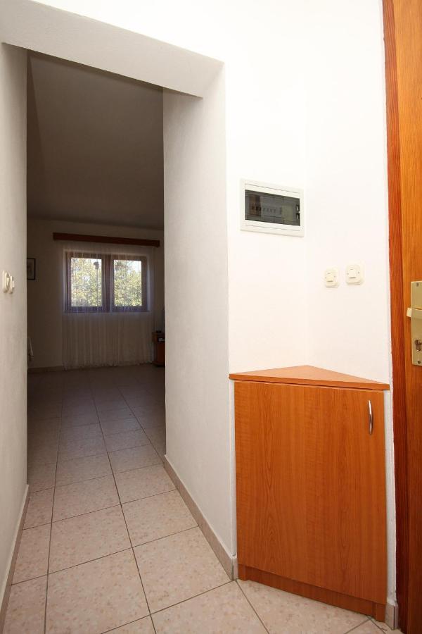 Apartments By The Sea Mandre, Pag - 6284 Kolan Dış mekan fotoğraf
