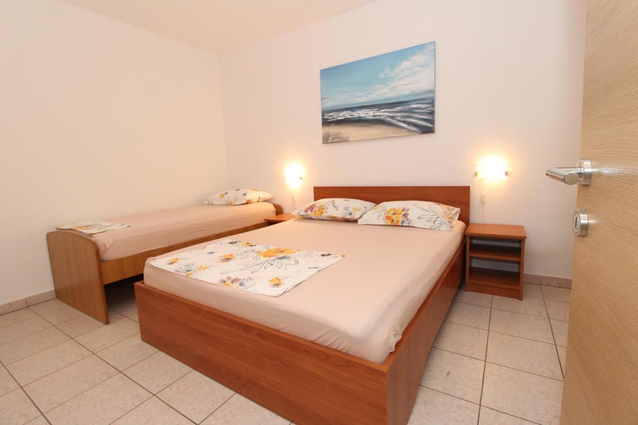 Apartments By The Sea Mandre, Pag - 6284 Kolan Dış mekan fotoğraf