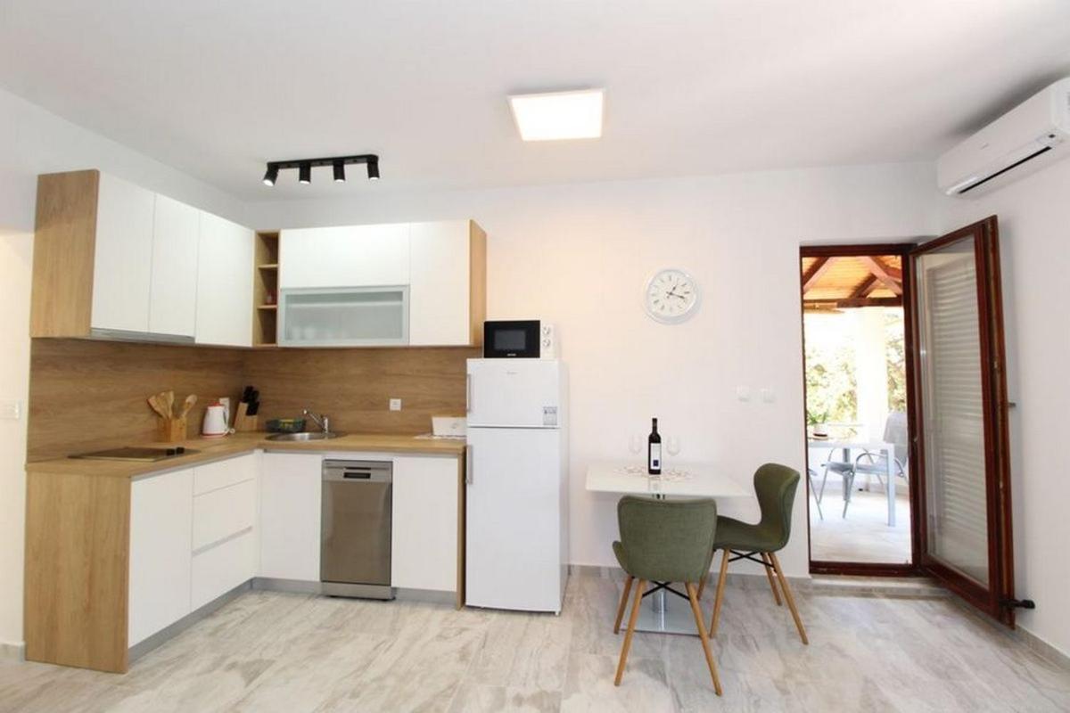 Apartments By The Sea Mandre, Pag - 6284 Kolan Oda fotoğraf